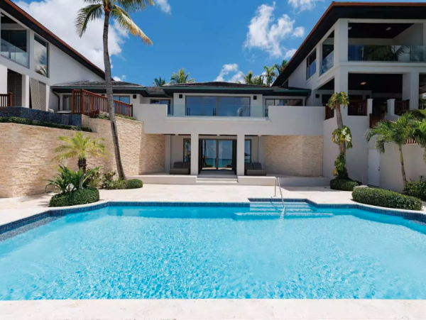 Experience Luxury Five Bedroom Retreat - Your Bohemian Escape in Nassau
